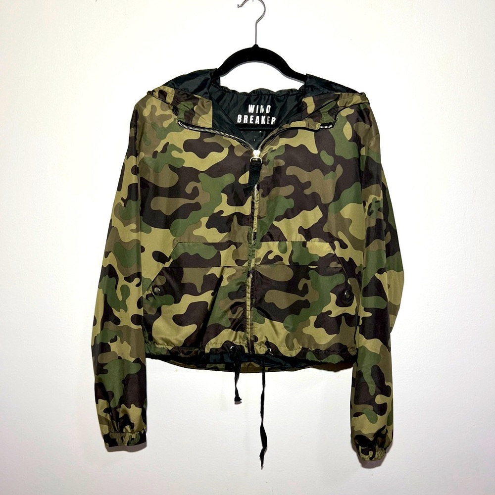 Hooded windbreaker with drawstring